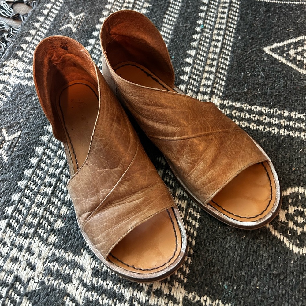 Free People leather royale flats. Tan 37